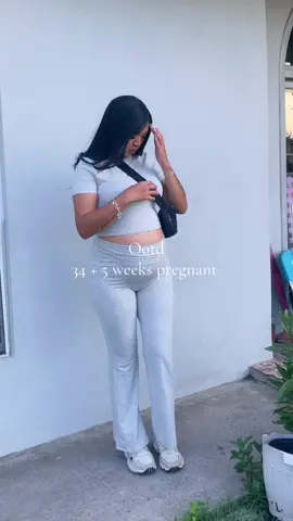 Pregnant mama slayyy #MomsofTikTok #pregnanttiktok #expectingmom #34weekspregnant #35weekspregnant #8monthspregnant #9monthspregnant #thirdtrimester #julybaby #OOTD #pregnantootd #bumpdate #youngmom #momof2 #tiktokshop #momfashion #foryou #fyp #parati 