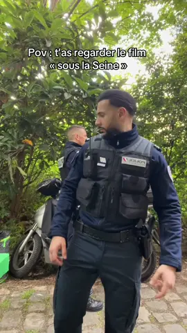 Je suis pas policer c’est pour un film ..🎥🎬 #fyp #policeofficer #uniforme 