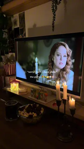 happy bridgerton day 💐🐝🍰🫖🩰 @Trü Frü  #trufrupartner #bridgerton #nightroutine #girlythings #comfortshow #cozynightin #girlytok #nightdoneright 
