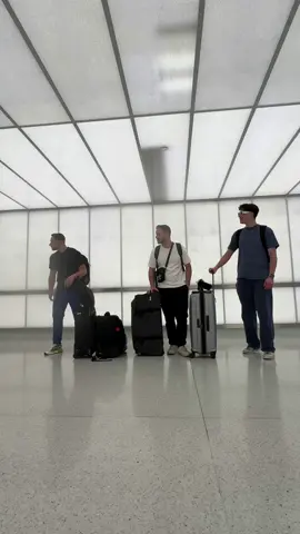 Welcome to USA 🇺🇸✨ Je suis parti avec mes freres et Wekyt, on va kiffer, rendez vous demain 20h pour le vlog de notre journee 🔥 #michou #Vlog #trip 