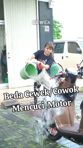 Perbedaan Cewek & Cowok ketika Mencuci Motor-nya - Beda Cowok & Cewek #perbedaancewekdancowok #anakmotor #ladiesbikers #ladiesbikersindonesia #cucimotor 