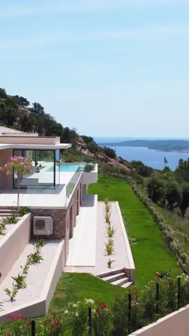 Grimaud - Saint Tropez📍              Prix : 5 200 000 €                  Retrouvez toutes nos annonces sur notre site : www.olicarealty.com  #realestate #immobilier #luxury #luxuryrealestate #luxuryhome #frenchriviera #nice #saintjeancapferrat #monaco #cannes #Home #villa #sea #view #realestateagency #cotedazur