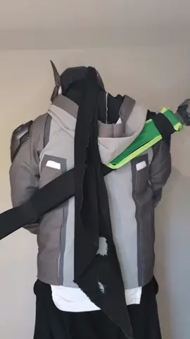 me from the back ig #overwatch #cosplaying #cosplayersoftiktok #genji #dance #musi 