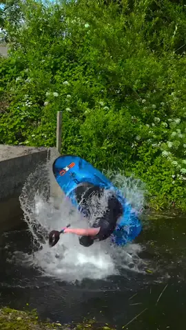 Just a small bit out of control #kayaking #flip 