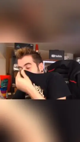 El hombre que le grito a un router 😂. #humortiktok #videorisa #auronplay #elhombrequelegritoaunrouter #bromatelefonicaauronplay 