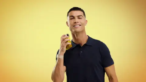 Ronaldo announces his new fragrance. Feel the power of DISCOVER and get ready for your summer!  ☀️    #NEWFRAGRANCE #CR7DISCOVER #CR7FRAGRANCES #CR7