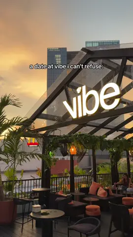 “Stop tagging me, just take me here” 🌴 Romantic European al fresco vibe, sunset with city skyline, amazing food and drinks — what more could you ask for? 🍃 If you’re up for a chill hangout, go early on weekdays (best time before sunset for the view!) 🌅 🚪 Open for walk-ins daily  📞 RSVP: 09625019074 📍2F The View Deck, Arcovia City, Eulogio Rodriguez Jr. Ave, Pasig City #thevibearcovia #thevibebar #amazonian #arcoviacity #forest #pasig #wheninmanila #ortigas #bar #nightlife #dateideas #date #afternoon #brunch #cocktails #foodtokph #aesthetic #newbar #newcafe #metromanila 