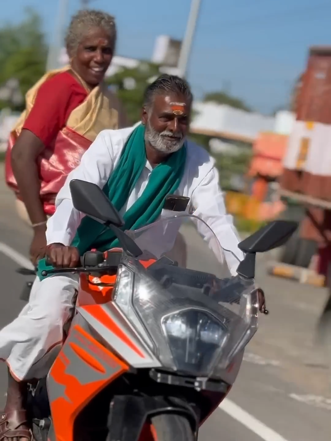 காதலுக்கு வயதில்லை♥️🥰 viral I trending I wedding I joymusichd I Tamil couple I couple goal I Tamil Tiktok videos I Love couple I Bike rider I Bike lovers  #joymusichd #couple #tamilcouple #bikelover #bikerider