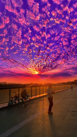 Perhaps only gentle people can see the romantic sky #scenery #sky #romantic #beatiful #sunset 