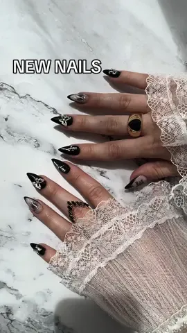 Válasz @zselyke részére Köszönöm @Csilla Nail Art 🩷😍 #napivlog #nails💅 #newnails #fyp 