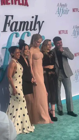 seeing my childhood crush zac efron in person was insane and yes I’m still can’t believe it happened, also my amc queen nicole kidman is literally the most beautiful woman I have ever seen 😍 @netfilx  #zacefron #joeyking #nicolekidman #lizakoshy #afamilyaffair #premiere 