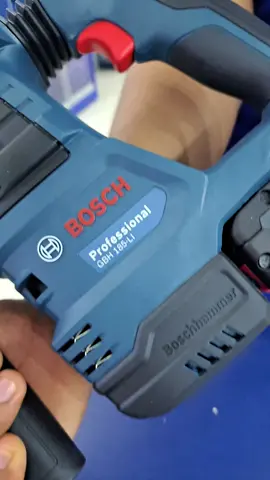 📌Rotomartillo inalambrico con SDS PLUS Professional  GBH 185-LI . Potencia continua  . Diseñado para absorver la vibración . Control KickBack  .Extractor auto power #rotomartillo  #bosch #fuerza 