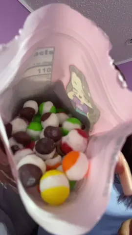 Best candy ever go get yours @Cuza Candies #skittles #candy #cuzacandies #fyp #fypシ゚viral #lentejas 