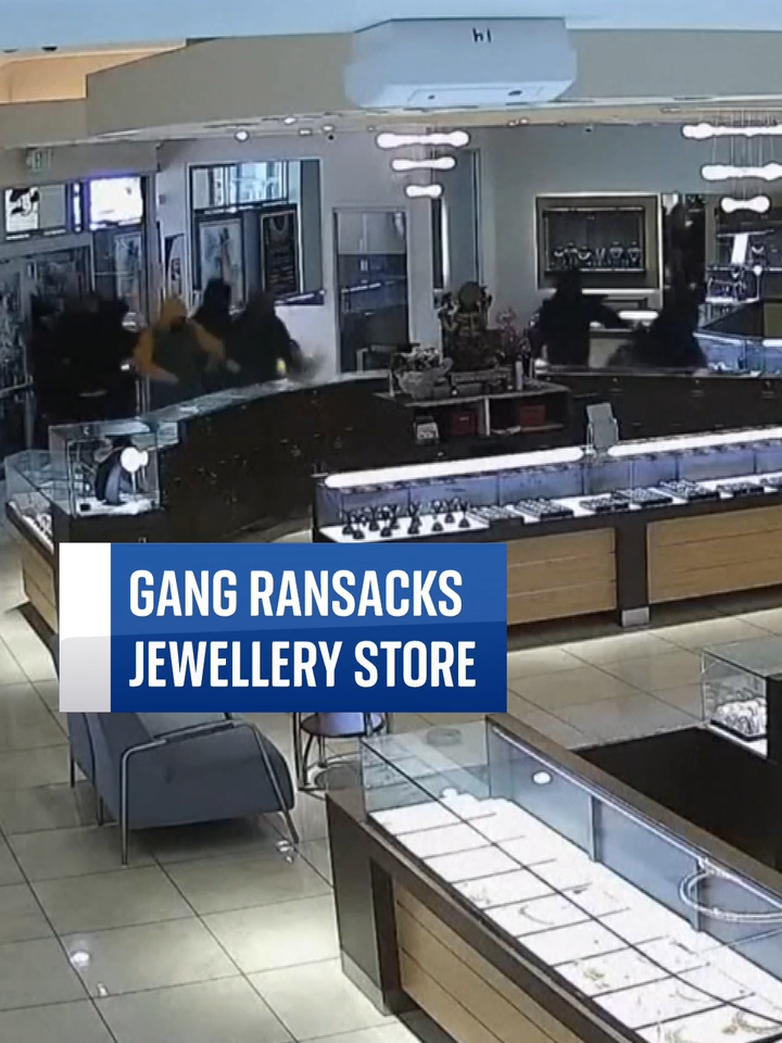 A group of about 20 #suspects have ransacked a #jewellery store in #Sunnyvale, #California, fleeing in multiple vehicles before the #police arrived