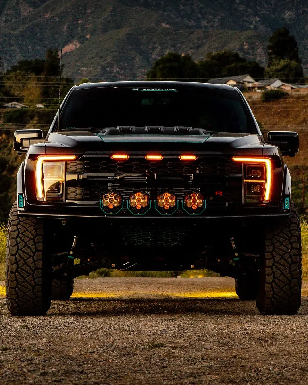 Front end Friday  IG: @alwaysevolving #raptorR #supercharger #raptorworld #trucksofinstagram #4x4 #rutas #offroad #fordraptor #offroading #raptor #supercharged