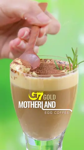 ☕🥚 Cà Phê Trứng tái hiện hoàn hảo thức uống ‘huyền thoại’ của Việt Nam ra đời từ những năm 50 của thế kỷ trước và là một trong những thức uống cà phê đặc sản của Đông Nam Á được yêu thích nhất trên thế giới. 👉 Với sự kết hợp của cà phê G7 Gold Motherland, trứng gà tươi, thêm chút mật ong và gừng, bạn đã có thể tự mình pha 1 ly cà phê trứng cho bản thân ngay tại bất cứ nơi đâu. 😋 #trungnguyenlend #capheg7 #g7 #g7gold #motherland #cafetrung #g7goldmotherland #xuhuong 