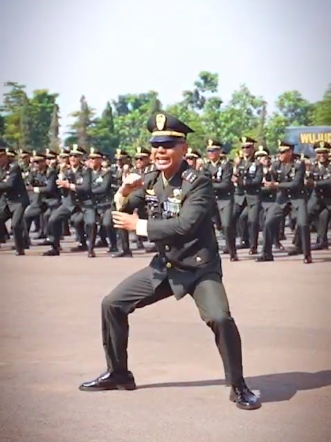 Resmi Ditutup Kasad, Sah Menjadi Perwira Kepala Staf Angkatan Darat (Kasad) Jenderal TNI Maruli Simanjuntak, M.Sc. melantik 1064 orang perwira baru pada Prasetya Perwira Program Studi Pendidikan Pembentukan Perwira (Prodi Diktukpa) TNI AD Gelombang I TA 2024 bertempat di Sekolah Calon Pewira Angkatan Darat (Secapaad) Bandung, Jawa Barat, Jumat (14/6/2024). #TNIADDihatiRakyat #TNIADPrima