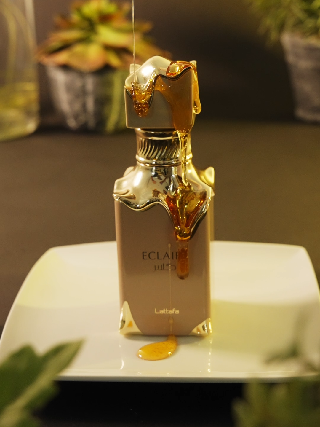 Watch as we unbox the enchanting Lattafa Eclaire. This stunning bottle inspires with its golden syrupy design that captures the sweet indulgence within. Immerse yourself in the sweetness of caramel and honey, complemented by white flowers and vanilla. This blend is delivered masterfully with a lasting musk 🍯 Experience Lattafa Eclaire Shop now at Lattafa.com Catch the limited time Eid offer and get 25% off any purchase over AED 300 🌙 #LattafaPerfumes #SignatureScent #PerfumeLover #Fragrances #uae #perfumecollection #lattafa #dubai #dubaifashion #perfumelovers #fragrances #lattafauae #perfumeshop #perfumes #lattafaperfume #dubailifestyle #dubailife #lattafapride #PerfumeSale #perfumeaddict #lifestyle #dubailuxury #dubaiinstagram #scentedStories #uaebloggers #fashion #eidoffer #eid