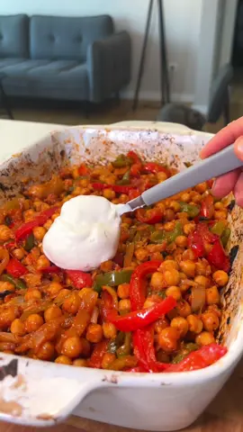 Chickpea and Pepper Bake 𝐅𝐮𝐥𝐥 𝐑𝐞𝐜𝐢𝐩𝐞 𝐨𝐧 𝐦𝐲 𝐰𝐞𝐛𝐬𝐢𝐭𝐞 (𝐥𝐢𝐧𝐤 𝐢𝐧 𝐛𝐢𝐨)     #veganmeal #veggierecipes #beans #butterbean #vegan #onepot #veganrecipes #butterbeans #beans #stews #stew #souprecipe #EasyRecipes #onepotmeals #plantbasedfood #veganlunch #veganfood #veganrecipe #onepotmeal #EasyRecipe #veganfoodporn #quickrecipe #vegetarianrecipes #easysoup #vegancomfortfood #vegetarian #lazyvegan #EasyRecipes #easyveganmeals #vegandinner