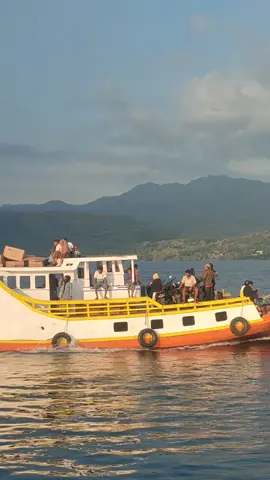 kapal penyebrangan  larantuka - tobilota #fypシ #nttpride🏝🔥kupangntt💯 #nttpride🏝🔥 #keren #hitsnagi #florestimur #larantuka #orangnagi #fyp #viral 