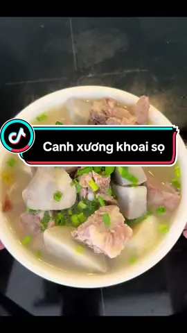 Canh xương ninh khoai sọ mãi ngon , thêm vài quả sấu chua chua ngọt ngọt từ nước xương hầm , đảm bảo ăn hết 3 bát cơm ;))) #canhxuongkhoaiso #canhhamxuong #nauancungtiktok 
