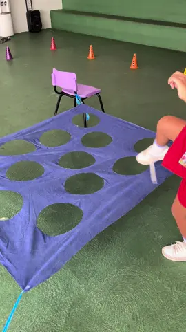 Circuito motor. #educaçãofísica #equilibrio #desafio #educaçãofísicaescolar #educaçãoinfantil #desenvolvimento #tapetedoequilibrio #desenvolvimentomotor #coordenaçãomotora #habilidadesmotoras #circuitomotor #auladeexcelência #corpogestoemovimento #aulas #percepçãovisual 