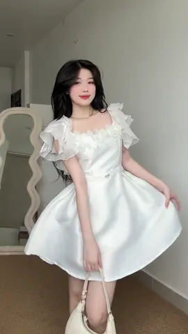 Haul váy trắng công chúa 🙄🍓@FarrahClothes #outfit #viral #fyp #xuhuong #goclamdep #phoidoxinh #fypシ #tipphoido #dress 