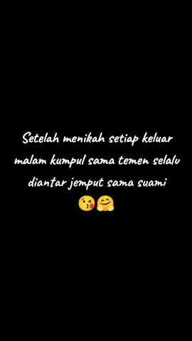 Sefrekuensi banget kamii tuh, setiap suami main keluar bareng temennya istri pun ikut keluar main sama temennya, setiap istri pergi selalu diantar jemput🤗🤗 .  #suamiistribahagia  #sefrekuensi🤗😘 