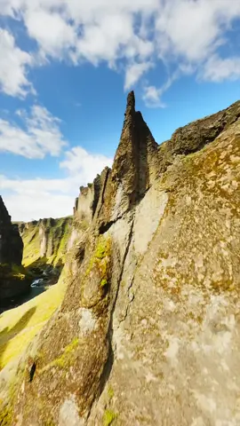 As a child, I often dreamed of being able to fly and was really disappointed when I woke up in the morning and realized that I couldn’t 🥲 I guess it’s not the same, but now I fly drones 😂 who can relate? #iceland #fpv #drone #canyon #flying #nature 