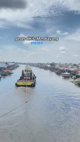salut sama yang bawa kapal👌🏻👌🏻😂#alur #sungai #pelautindonesia #pelautpunyacerita #pelaut #tugboat #kalimantan 