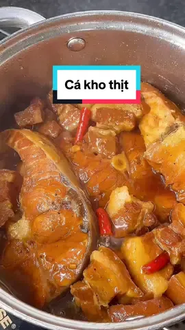 Cá kho thịt ngon nhức nách cho những ngày mưa cả nhà ơi 😋#MeLeovaobep #homnayangi #comnha #comnhangonnhat #monngonmoingay #LearnOnTikTok #ancungtiktok #nauancungtiktok #xuhuong #viral #fy 