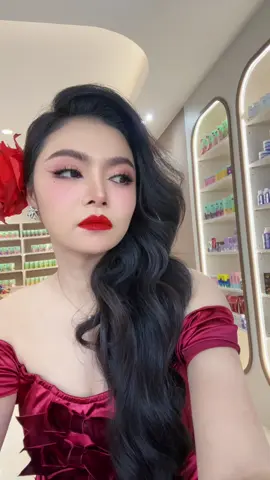 สายตาทุกคู่จงมองมา 