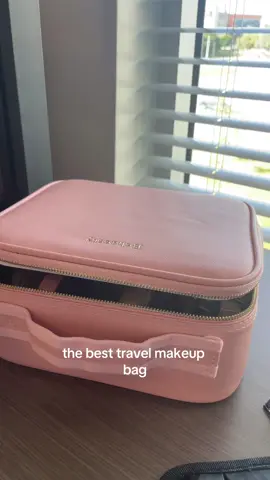 i love it so much #makeupbag #travelbag #traveling #makeupbagessentials #makeupbags #makeup #traveltiktok #fypppppppppppp #fyppppppppppppppppppppppp #fyppppppppppppppppppppppppppppppppppp 
