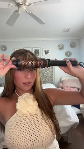 it also comes w like 5 other attachments im just obsessed w this one #tiktokshop #heatedbrush #curtainbangs #bangs #hairtools #hairtutorial 