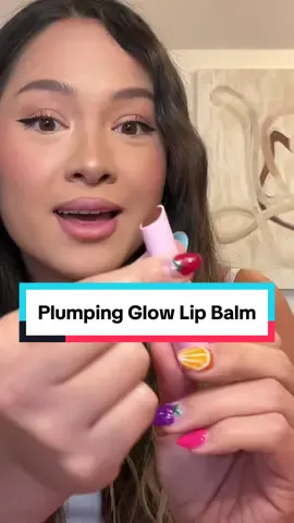 Trying Plumping Lip Balm! Lightweight and slick feeling on the lips. Sheer but buildable color @buxomcosmetics #plumpinglipbalm #buxomlipbalm #lipbalmreview 