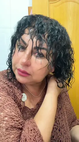 الشعر الكيرلي جميل بس في ناس مش قادرة تستوعب 🙄 #amanyturk #curlyhair #curlyhairtutorial 