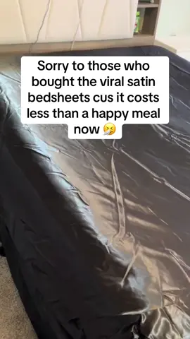 Wish I found this sooner 😭 #tiktokshop #tiktokshopsummersale #bedsheets #acnetreatment #affordablebedding #satinsheets #satinpillowcase #skincare #beddingsets 