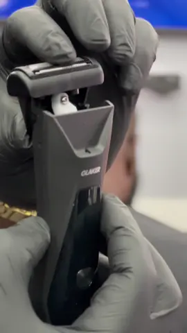 This is THE BEST Body TRIMMER HANDS UP or DOWN 🙌🏿😮‍💨✨ #glaker #FathersDay #bodytrimmer #foilshaver #closeshave #baldhead #beardedmen 