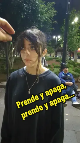 Prende, apaga, prende, apaga, prende, apaga, prende... Aquí nunca nos aburrimos de esto. #hipnosis #hipnotizada #trancehipnótico #entrance #dormida #prendeyapaga 