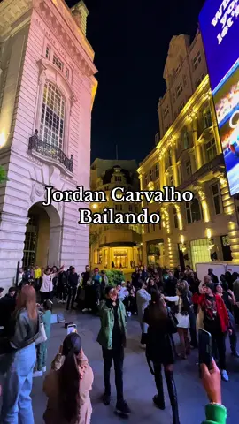 🌟✨ Magical night at Piccadilly Circus! @jordancarvalhomusic electrifying performance of 