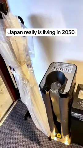 Automatic umbrella wrapper in Japan 😨🇯🇵 #japanese #onlyinjapan #japan 