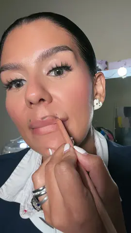 Uno puede tener esas pestańas y ojos escoñetaos! Pero no hay nada como unos labios bien hechos @Musu Cosmetics #overlinednedlips #liptutorials