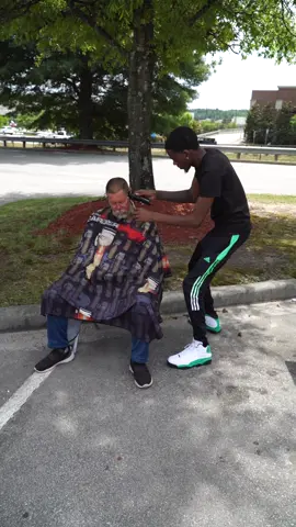 This guy was standing on the side of the road with a sign that said “why over look me”. I offered him a free haircut to show him someone cares about existence and he was overwhelmed with joy.  #haircut #haircuttransformation #haircuttutorial #tempfade #baldfade #deucefx #teflonforbarbers #southcarolina #columbiascbarber #columbiascbarbershop #southcarolinabarber #southcarolinabarbershops #columbiabarbers 