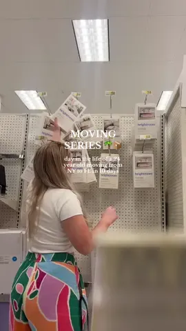 my movers come wednesday eek #floridalife #dayinthelife #twenties #movingtoflorida #floridamove #florida #floridaliving #floridacheck #packingtips #packing #movingvlog #microinfluencer #fypage 