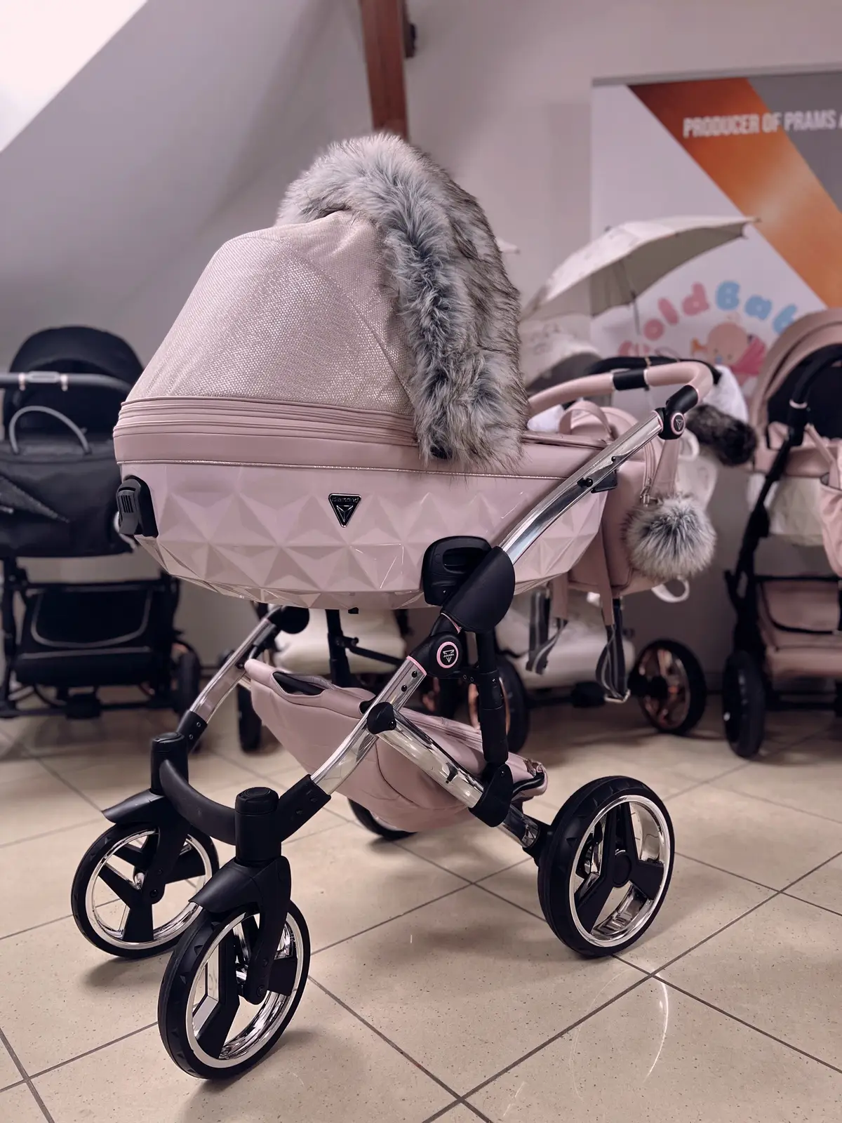 Model: JUNAMA™️ DOLCE 0️⃣1️⃣ #junama #junamadiamond #diamond #prambaby #babyshop #poussette #carrito #babycarriage #babystrollers #parenting #luxurypram 