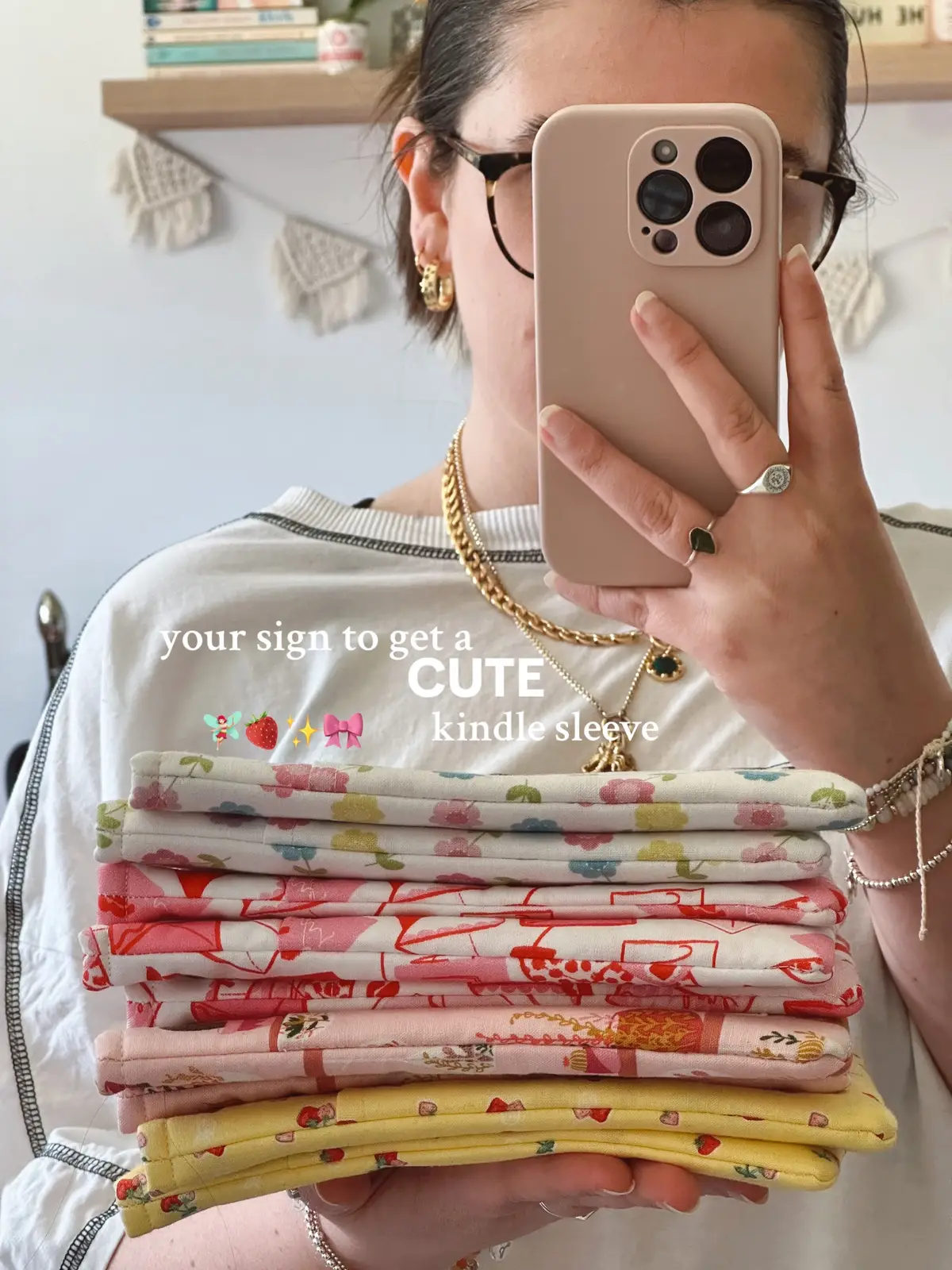 #kindleaccessories #kindlesleeve #bookishgifts #bookgiftideas #booklovergifts 