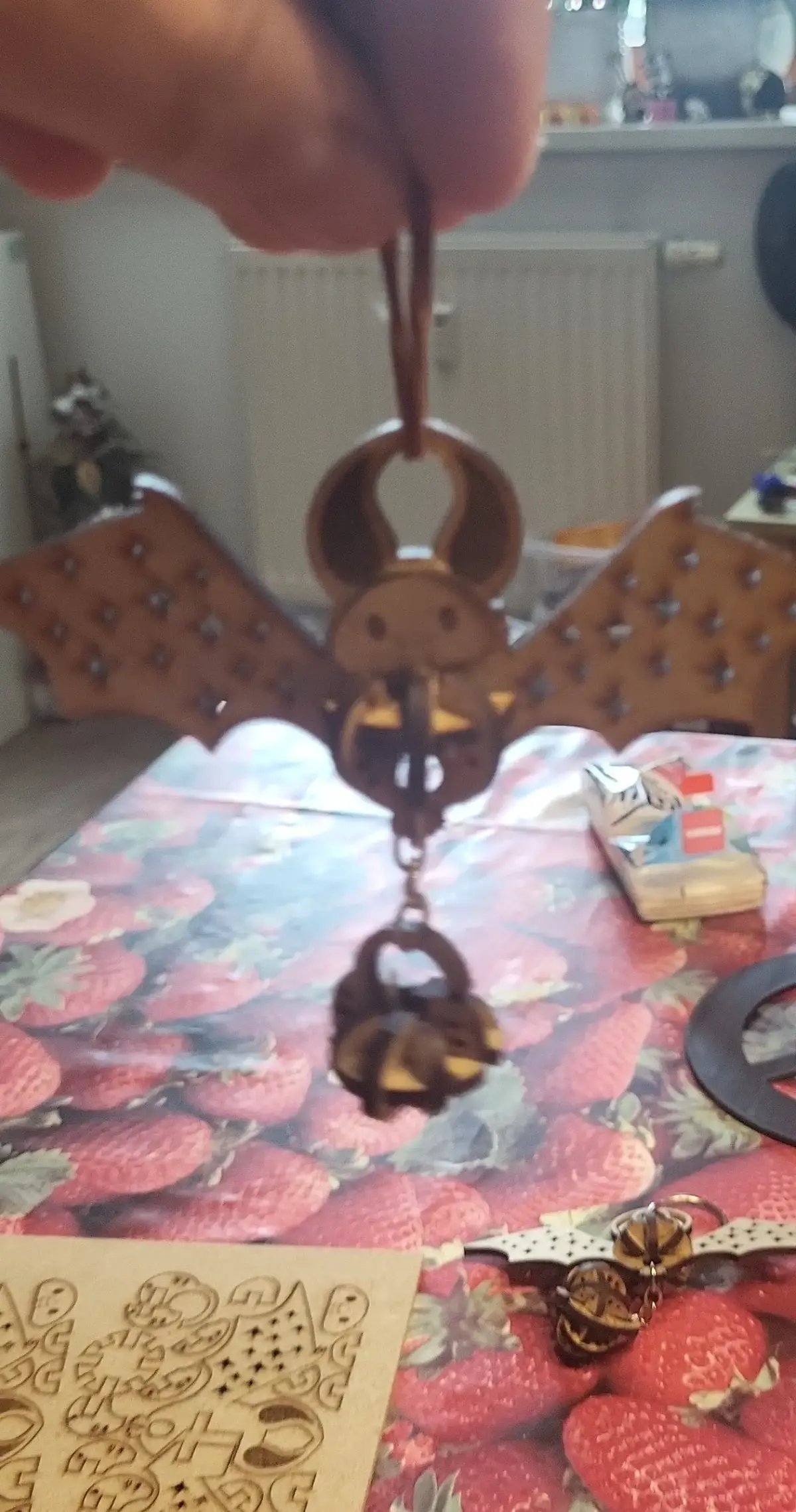 Basteltag Hexen und Fledermaus aus Holz und meine Flexi Schlüsselanhänger 🥰#dragon #hexe #fledermaus #halloween #lasercut #handmade 