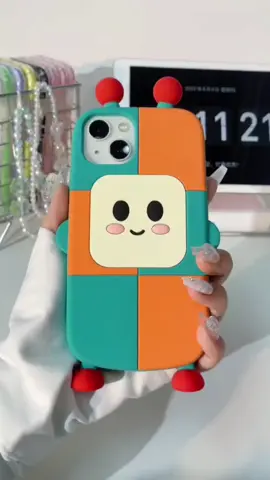 This silicone robot is too cute!#iphome #phonecase #iphome14promax #iphome15 #iphome15promax #case #tiktok #fyp 