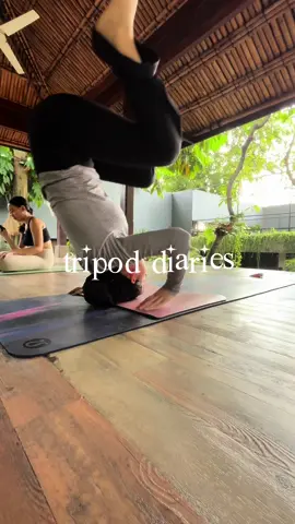 pro tip: never delete your progress video 🤓👍🏼#tripodheadstandjourney #yogatok 