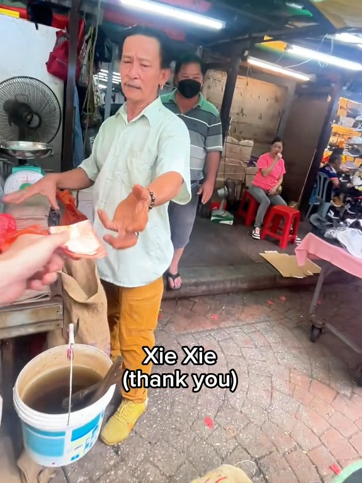 $2.10 chestnuts in Malaysia 🇲🇾 #malaysia #streetfood #kualalumpurmalaysia #kualalumpur #nativety